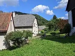 Machovská Lhota - areál čp. 10, lokalita zaniklého smírčího kříže (stav červen 2024) (7).jpg