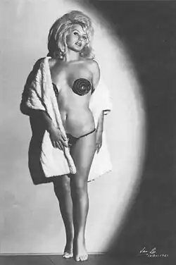 Madeleine, pařížská striptýzová tanečnice