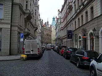 Pohled na ulici od náměstí Franze Kafky