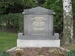 pomník Viktora Dadáka