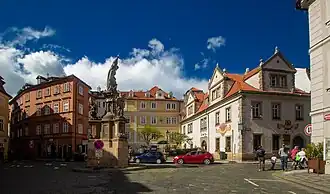 Pohled od jihu, zleva domy čp. 293, 292 a 291