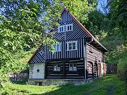 Malá Veleň - čp. 44 (2).jpg