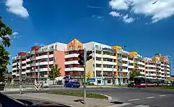 Novostavby na nároží ulic Limuzská a Počernická