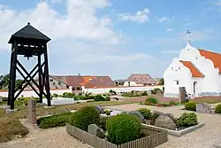 Zvonice na hřbitově u místního kostela