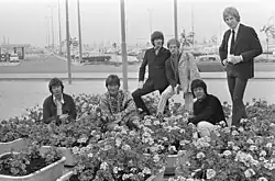 Tom McGuinness, Dave Berry, Klaus Voormann, Mike Hugg, Manfred Mann, Mike d'Abo