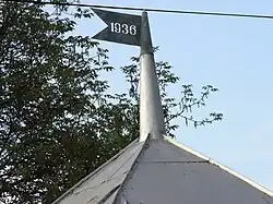 Původní větrná korouhvička u altánku čp. 25, upomínající na rok vzniku