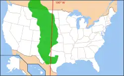 Great Plains. Červená čára označuje poledník 100° západní délky.