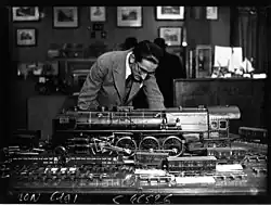 Maquette de locomotive Etat 241 dans une exposition en gare de Paris Saint-Lazare