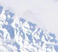 Mara Mountain (blízko středu) při pohledu z vesmíru