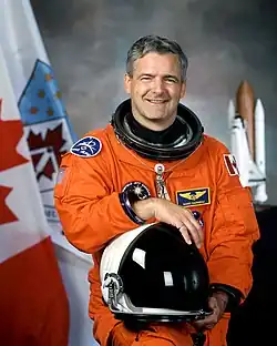 Marc Garneau před letem STS-97 roku 2000