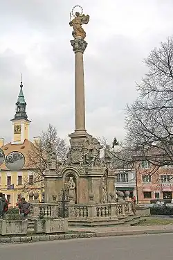 Mariánský sloup na náměstí v Žamberku