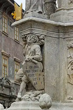 Havíř podpírající sochu svatého Karla Boromejského