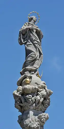 Pohled na sochu Panny Marie Immaculaty od jihozápadu