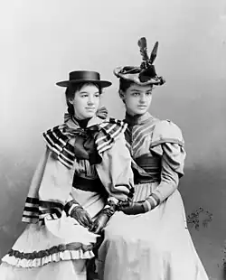 Marian Hubbard "Daisy" Bell a Elsie May Bell, Pach Brothers, ca. 1896