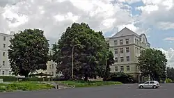 Bohosudov: biskupské školy v sousedství jezuitské koleje.