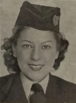 Marie Stará-Krenterová jako letuška ČSA v roce 1938