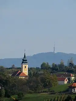 Pohled na Mariji Gorici, v pozadí hora Sljeme