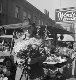 Prodavač květin na tržišti v Knoxville, Tennessee, USA, asi 1937