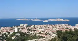 Marseille a v pozadí Frioulské ostrovy