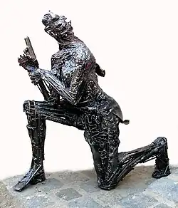 "Hrdinka z TV seriálu", výška 110 cm