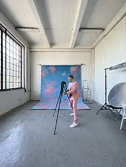 Martin Faltejsek ve strašnickém PLATNA STUDIO.