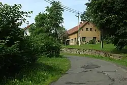 Dům u hlavní cesty v Martinově