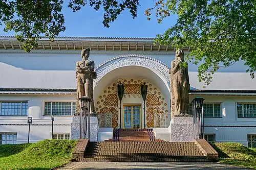 průčelí domu Arnošta Ludvíka