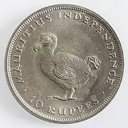 Zleva vyobrazený dodo na rubu mince, okolo je nápis „Mauritius independence; 10 rupees“