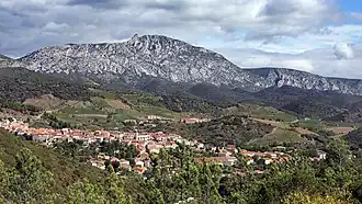 pohled na hrad přes venici Maury