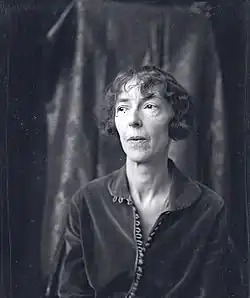 Mazo De la Roche (1927)