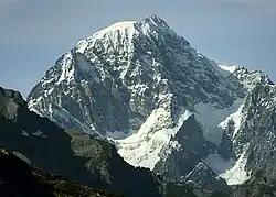 Mont Blanc de Courmayeur při pohledu od La Thuile