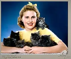 Joan Caulfieldová na obálce magazínu McCall's Magazine, 1941