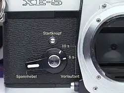 Mechanická samospoušť na zrcadlovce s možností zpoždění 6 a 10 sekund