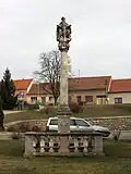 Medlov - sloup se sousoším Nejsvětější Trojice.jpg