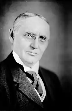 Novinář Melville Elijah Stone, 1904