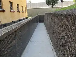 zeď se jmény obětí