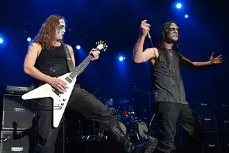 Kytarista Morgan Steinmeyer Håkansson a zpěvák Daniel „Mortuus“ Rostén na festivalu Metalmania v roce 2008