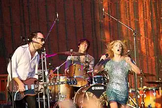 James Shaw, Joules Scott-Key a Emily Haines v roce 2010