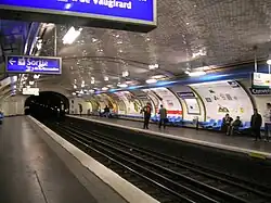 Nástupiště na stanici