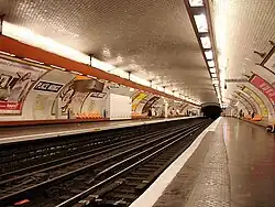 Nástupiště ve stanici