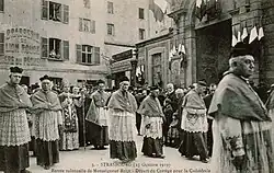 Mons. Ruch, biskup štrasburský a kanovníci během liturgického průvodu