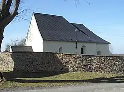 Michalovice_(Petrovice_I)_B._Kostel_od_JV.jpg