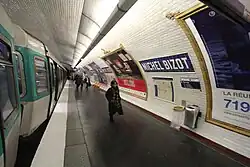 Nástupiště ve stanici