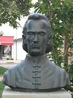 Mihovil Pavlinović, socha v Zadaru.