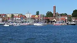 Říční přístaviště ve městě Mikołajki