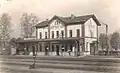 Staniční budova na historickém snímku