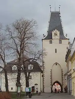 Mikulovická brána, pohled z ulice Jana Švermy