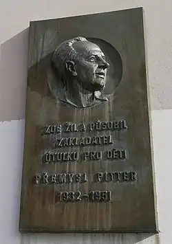 Pamětní deska na Milíčově domě na Žižkově