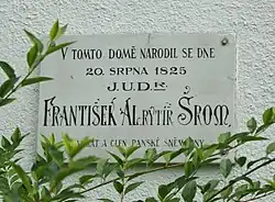 Pamětní deska Františka Aloise rytíře Šroma na rodném domě Milenově