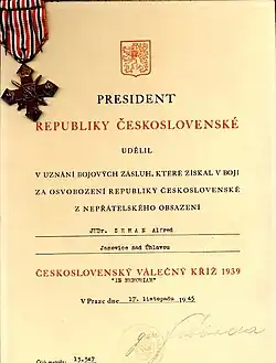 Válečný kříž 1939 udělený presidentem ČSR 17.11.1945 JUDr. Alfredu Zemanovi